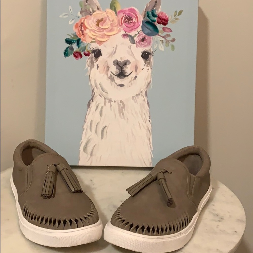 Causal sneakers